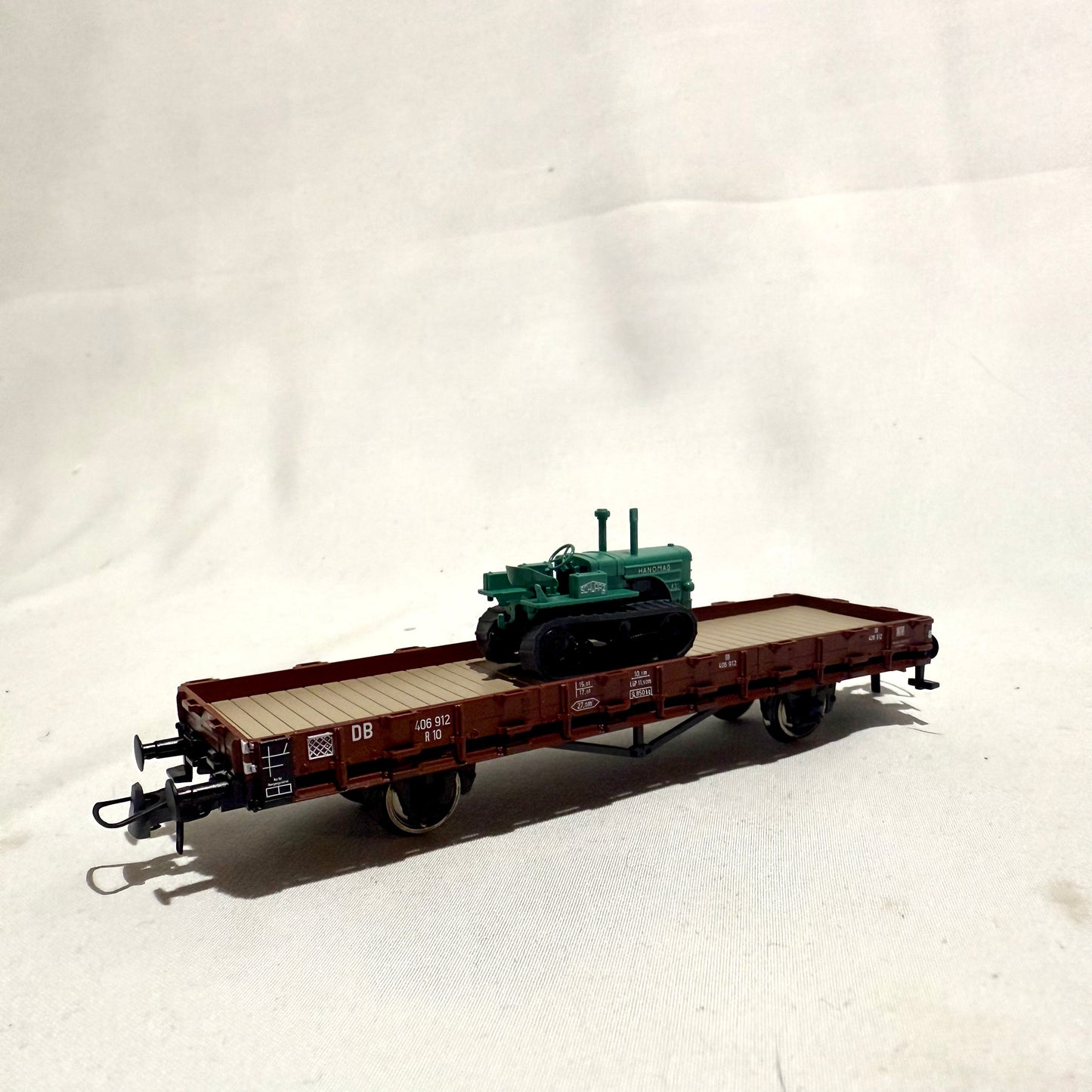 Roco 47940 Güterwagen (mit Raupenschlepper)