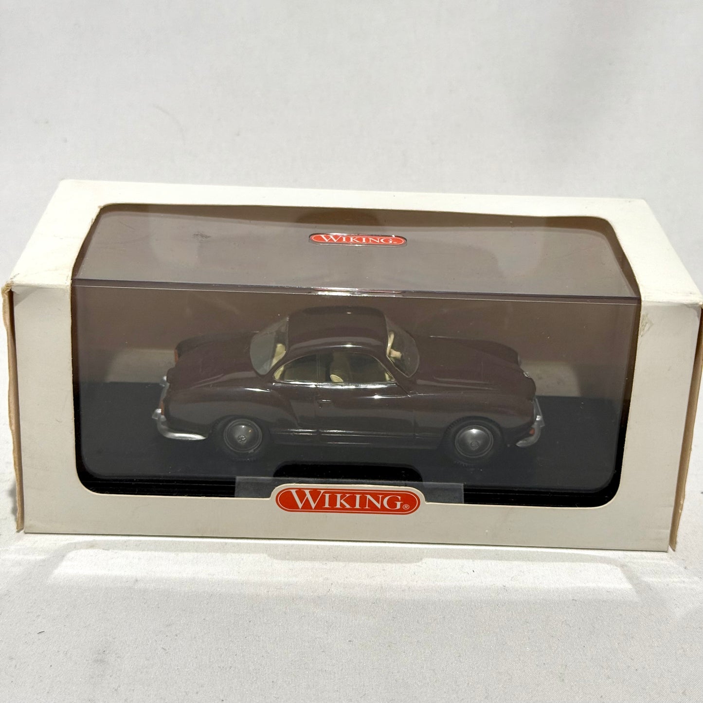Wiking 7600236 VW Karmann Ghia Coupe "schokoladenbraun" 1:40