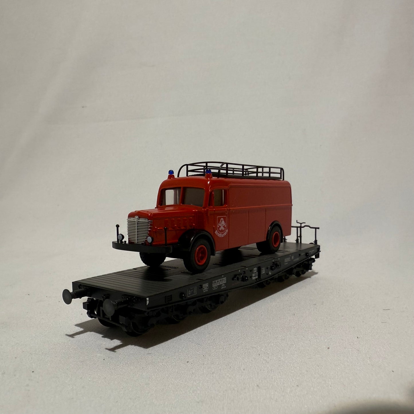 Märklin 48755 Schwerlast-Flachwagen mit Feuerwehr