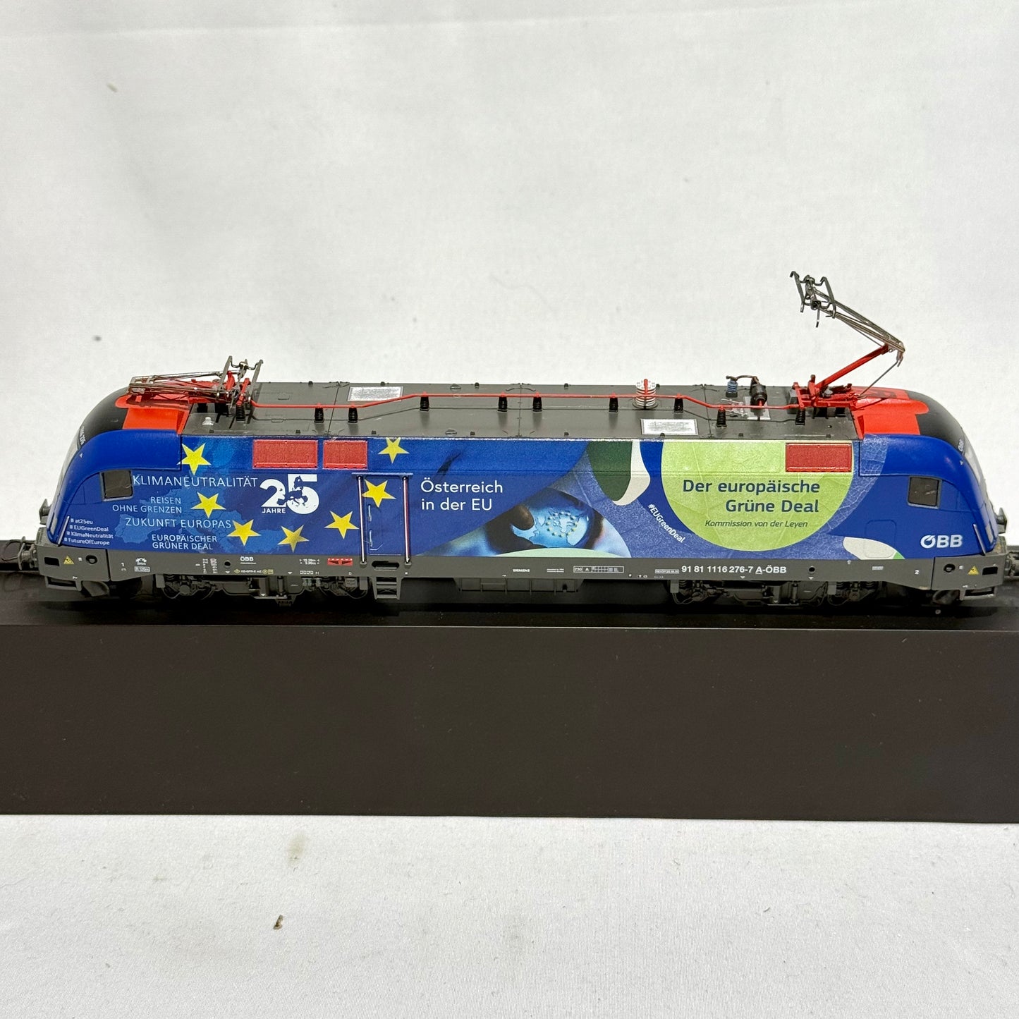 Roco 60502 Elektrolokomotive 1116 276-7 „25 Jahre Österreich in der EU“ ÖBB H0