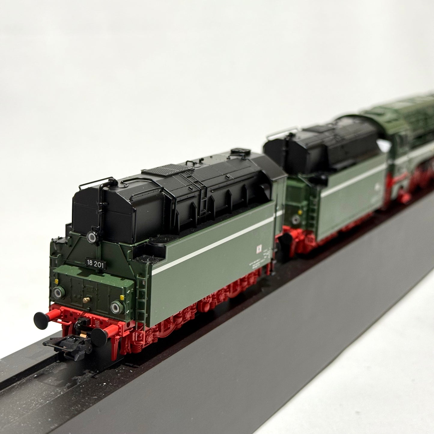 Märklin 38201 Dampflokomotive 18 201 MFX+Sound H0