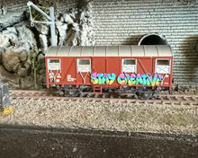 Roco 46835 Güterwagen mit Graffiti DC H0