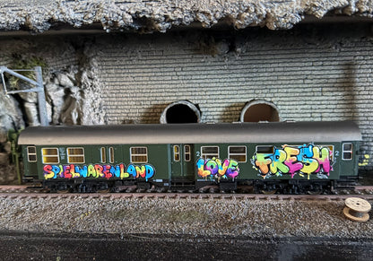 Roco 4254 Personenwagen mit Graffiti DC H0