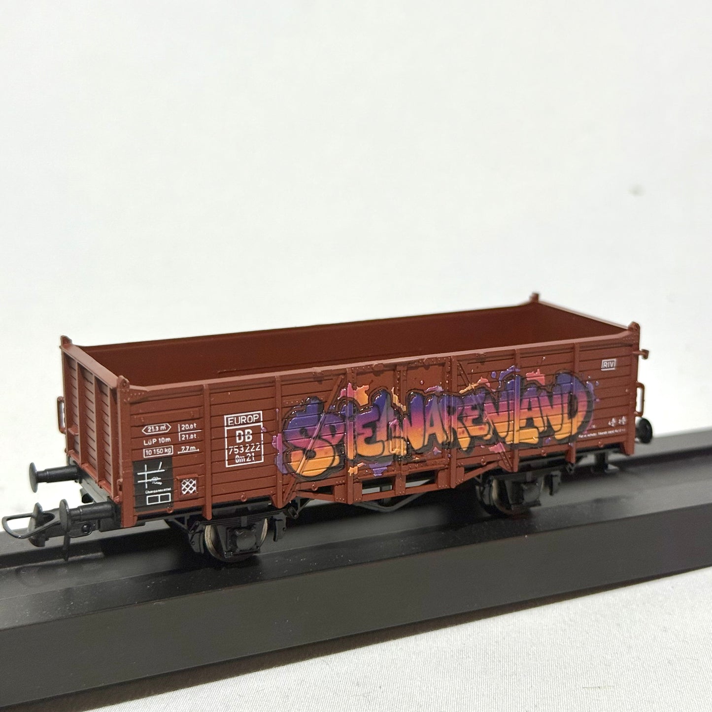 Roco 46058 Güterwagen mit Graffiti AC H0