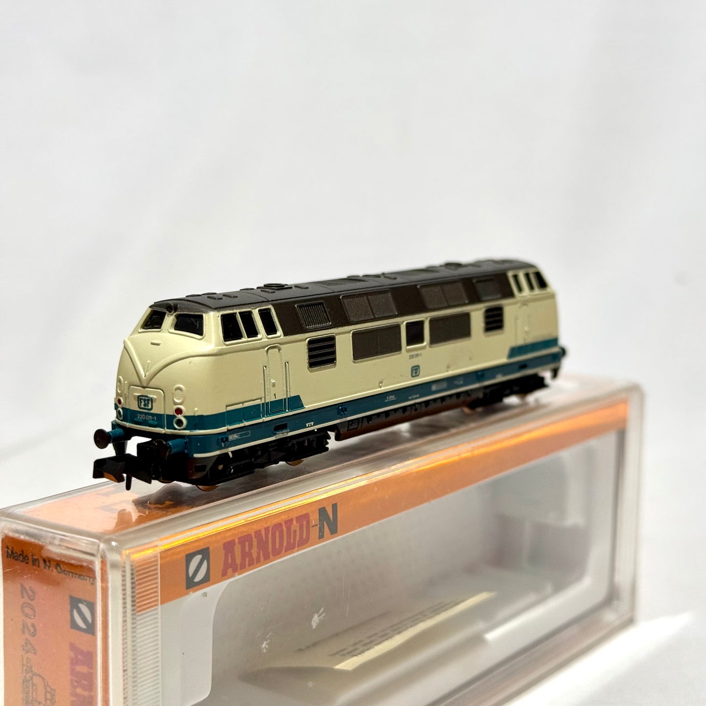 Arnold 2024 Diesellokomotive V220 DC Spur N