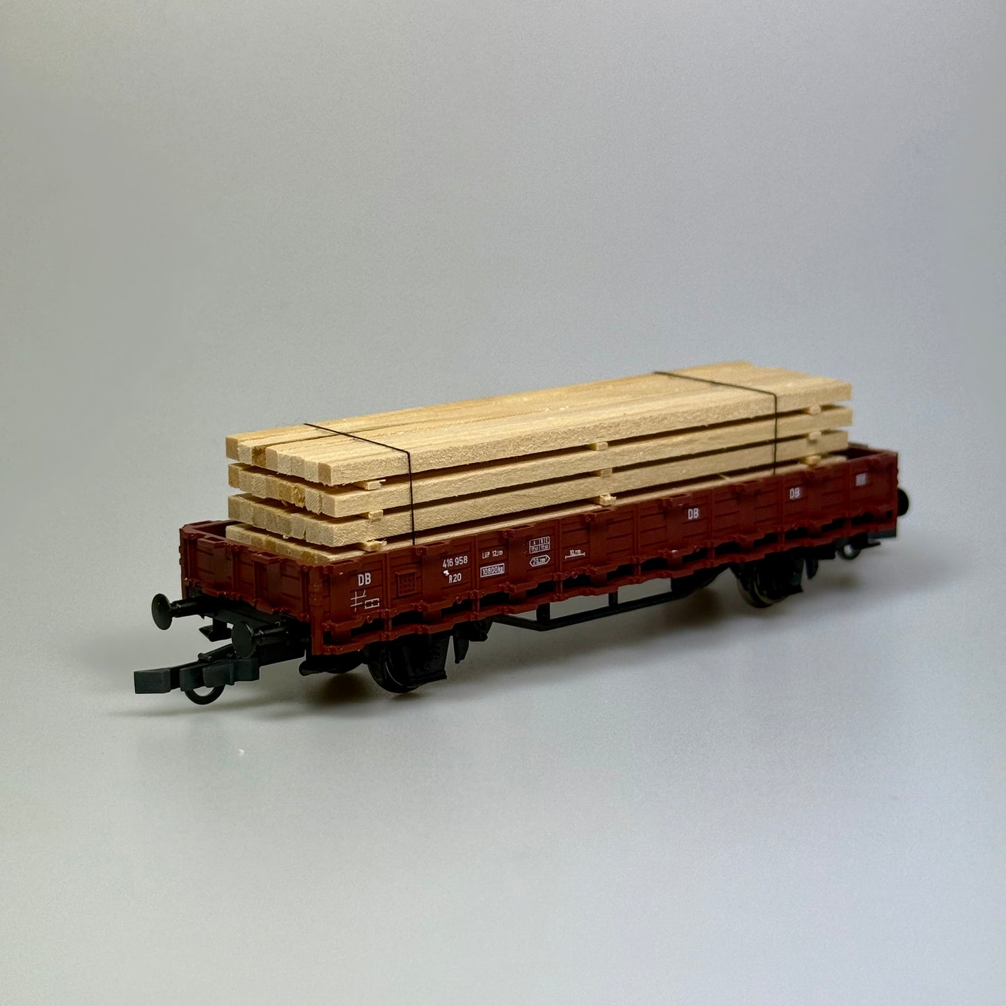 Roco Güterwagen mit Holzladung DB DC H0