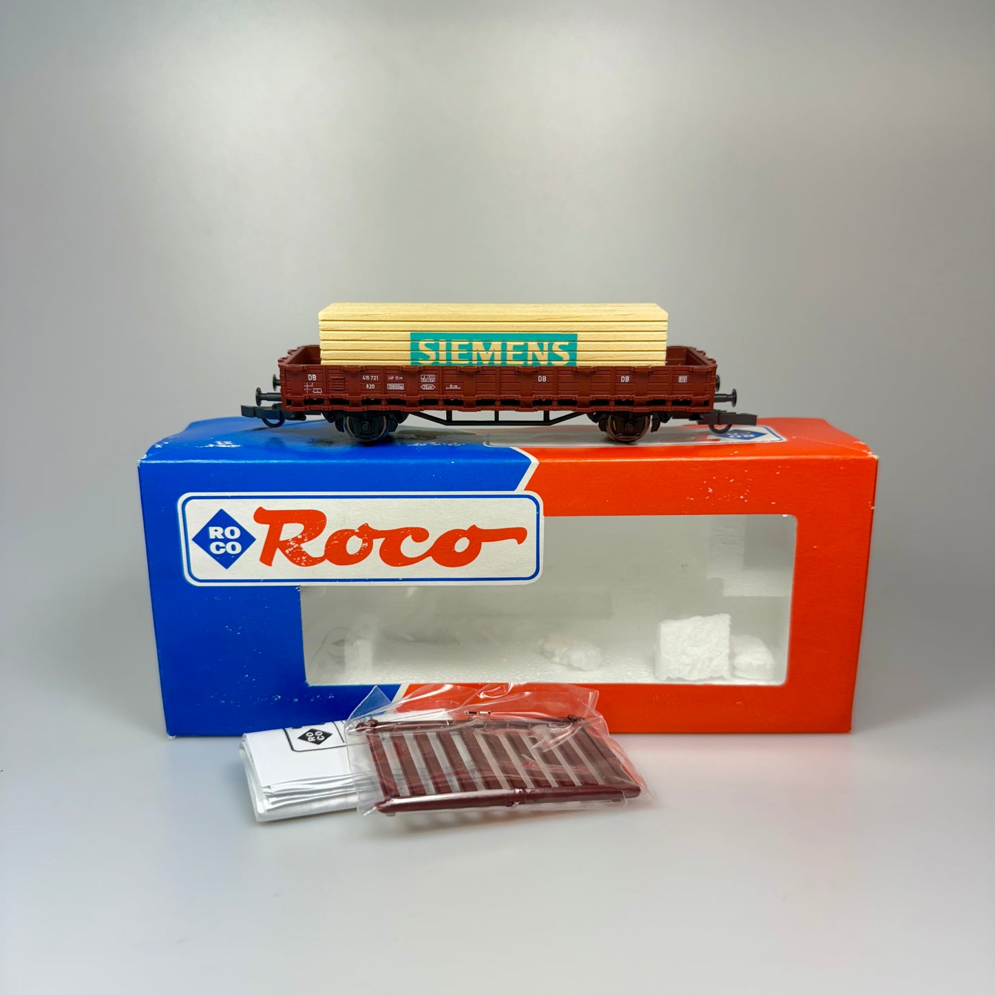 Roco Güterwagen mit Holzladung "Siemens" DB DC H0