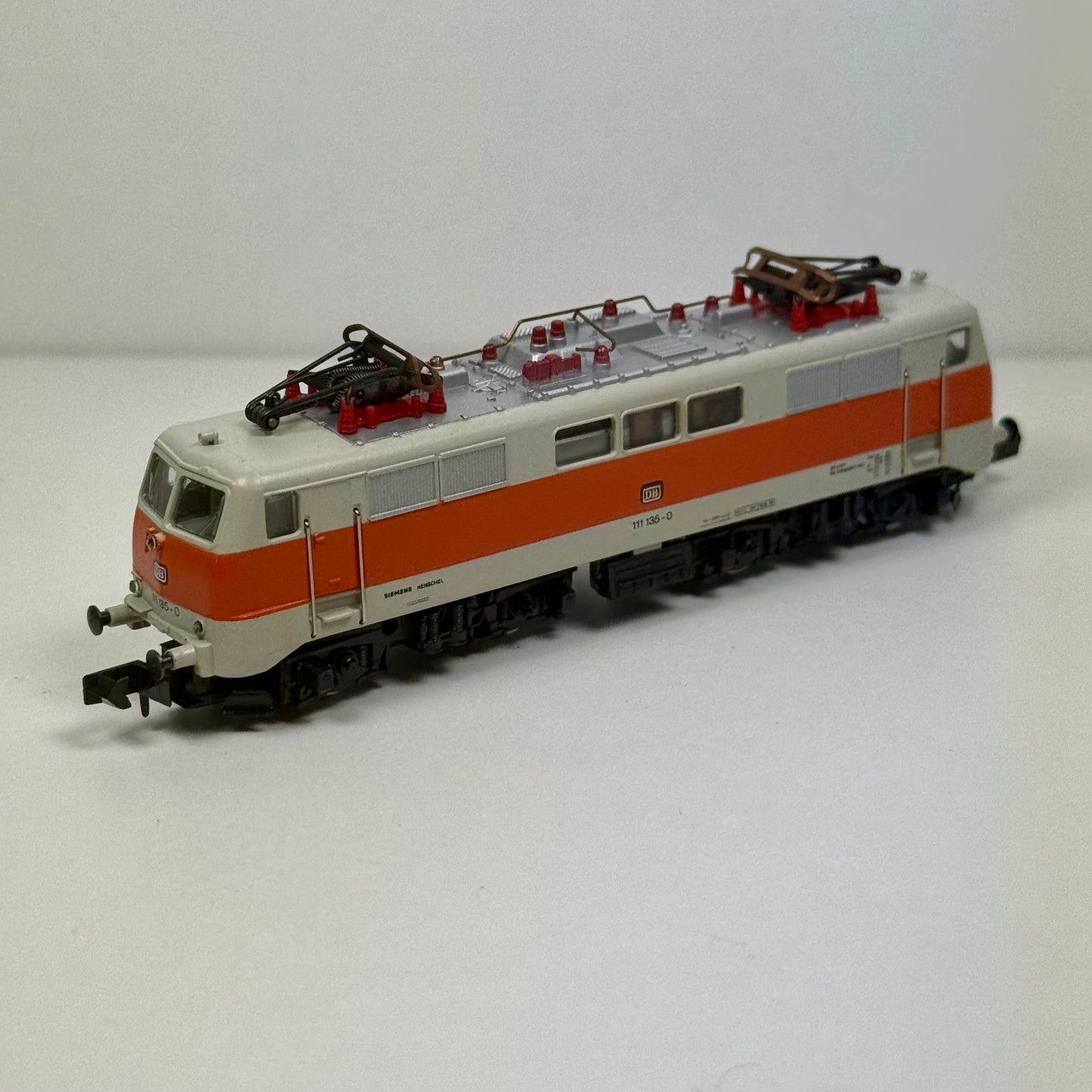 Arnold 2327 Elektrolokomotive E 111 DB DC Spur N