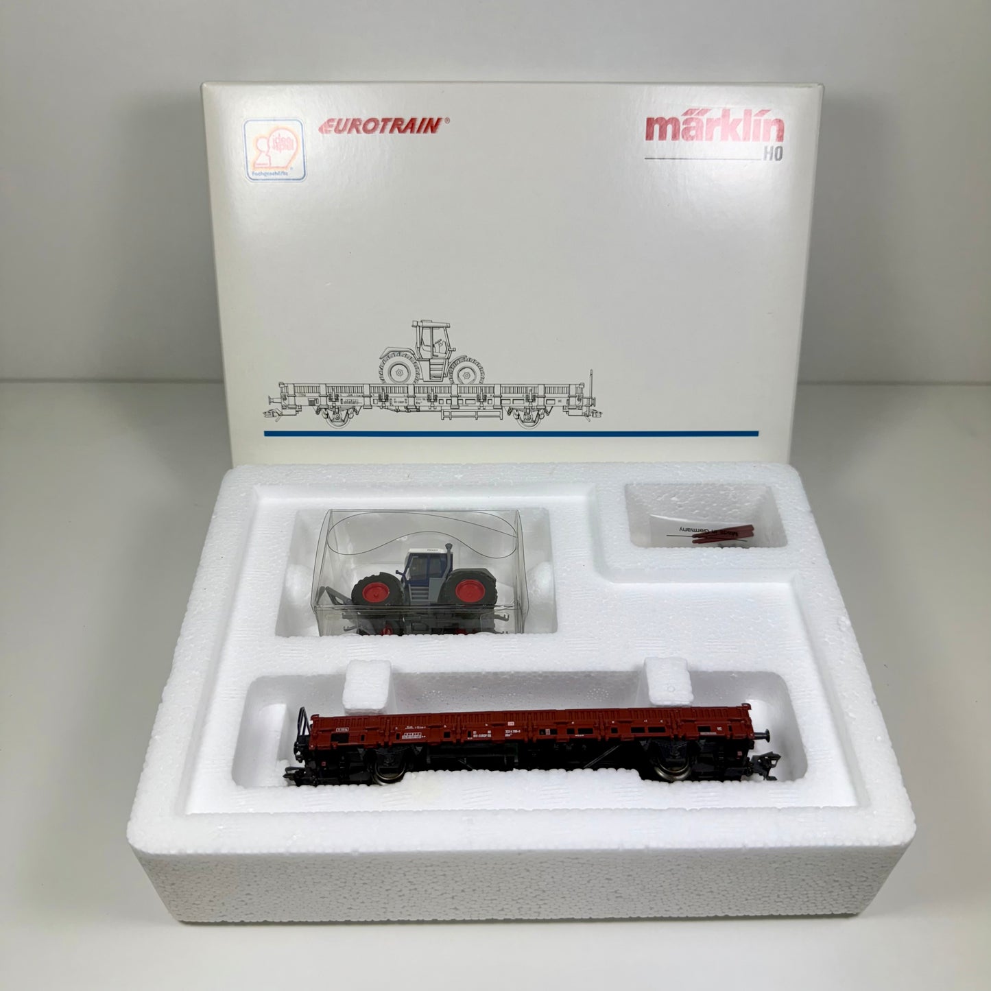Märklin 46944 Flachwagen mit Traktor Fendt Xylon H0
