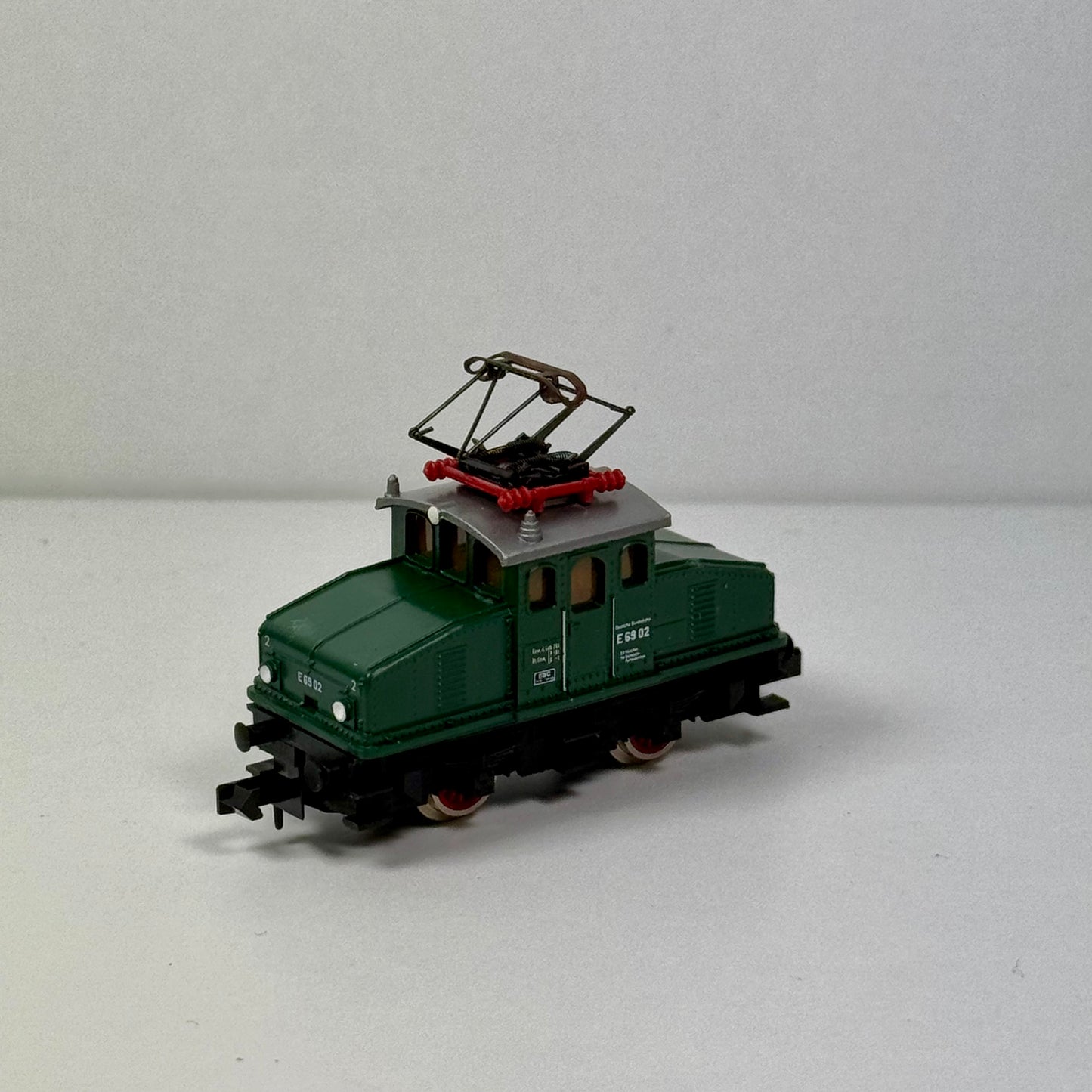 Arnold 2403 Elektrolokomotive E 69 DB DC Spur N