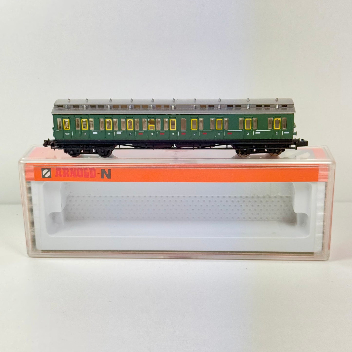 Arnold 2931 Personenwagen Spur N