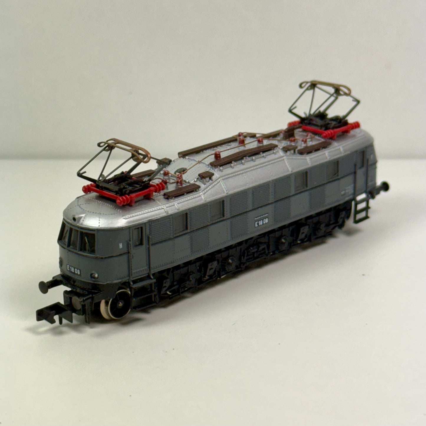 Arnold 2453 Elektrolokomotive E 18 08 DR DC Spur N
