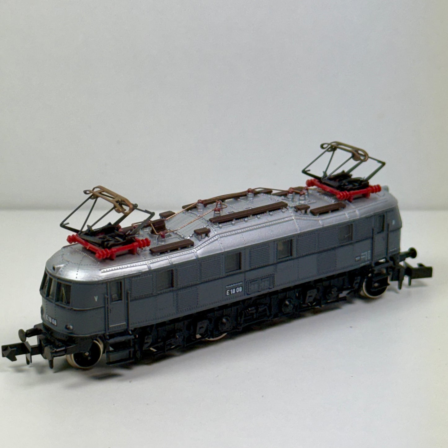 Arnold 2453 Elektrolokomotive E 18 08 DR DC Spur N