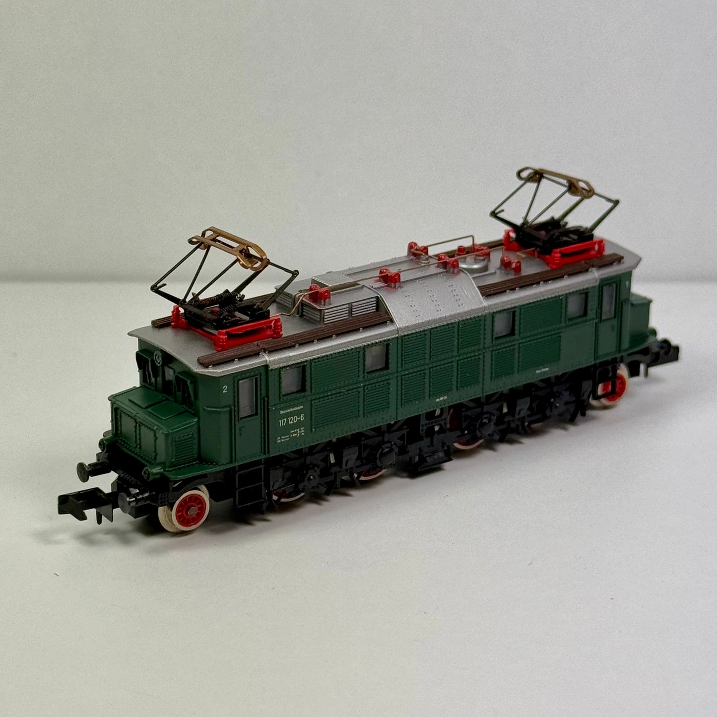 Arnold 2456 Elektrolokomotive BR E 117 DB DC Spur N