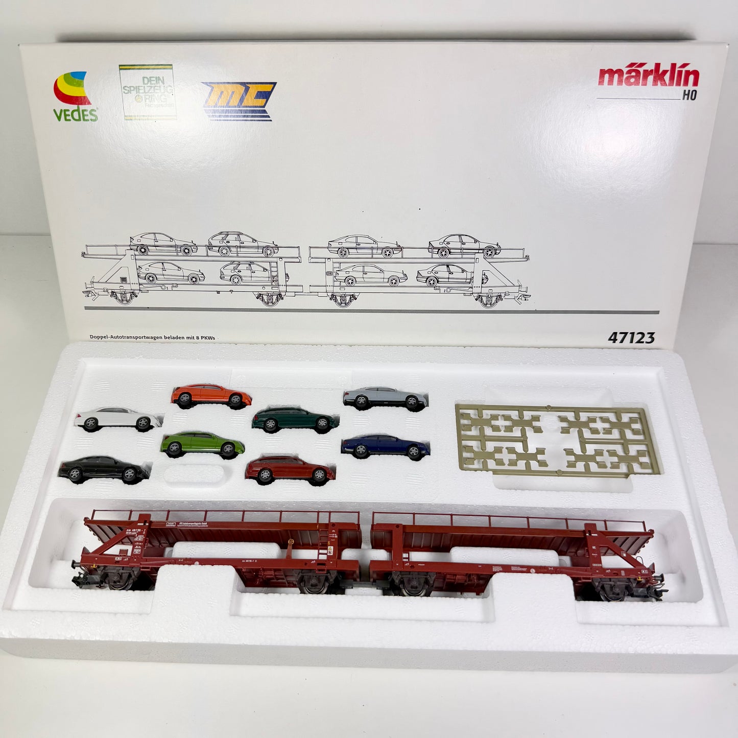 Märklin 47123 Doppel-Autotransportwagen mit 8 PKW´s H0