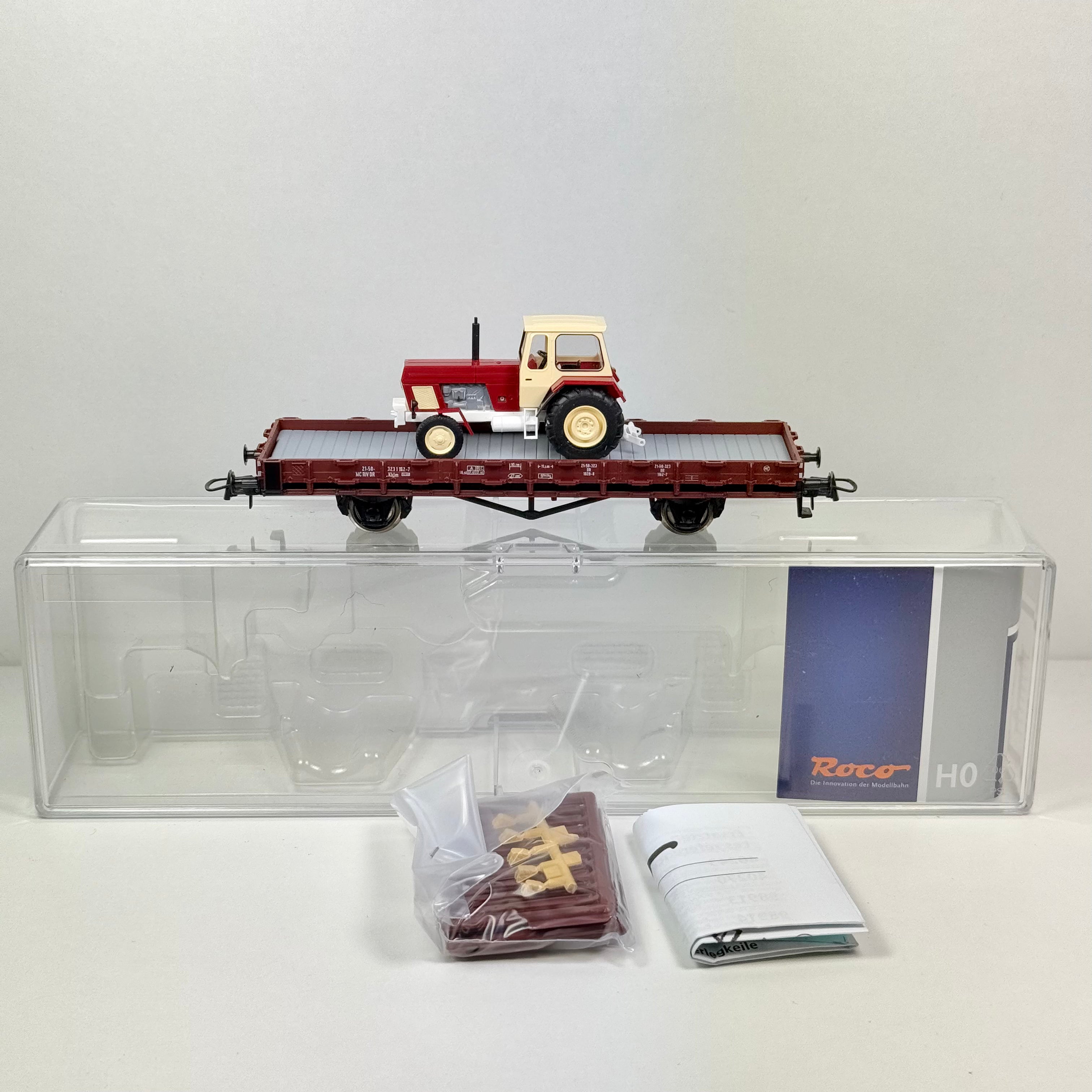 Roco 67658 Güterwagen mit Traktor DR DC H0