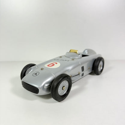 Märklin Metall Mercedes Benz 81102