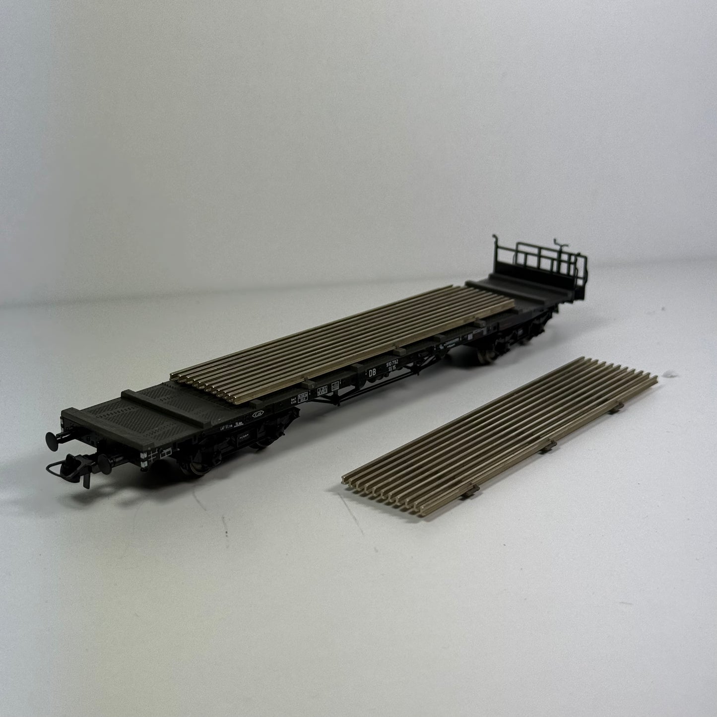 Roco 46490 Güterwagen mit Schienen DB DC H0