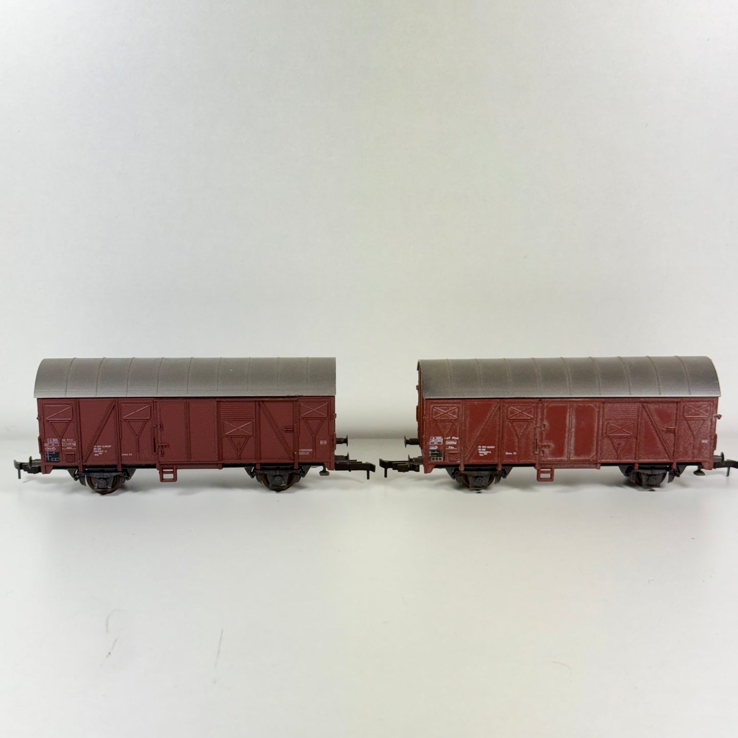 Roco 2x geschlossener Güterwagen DC H0