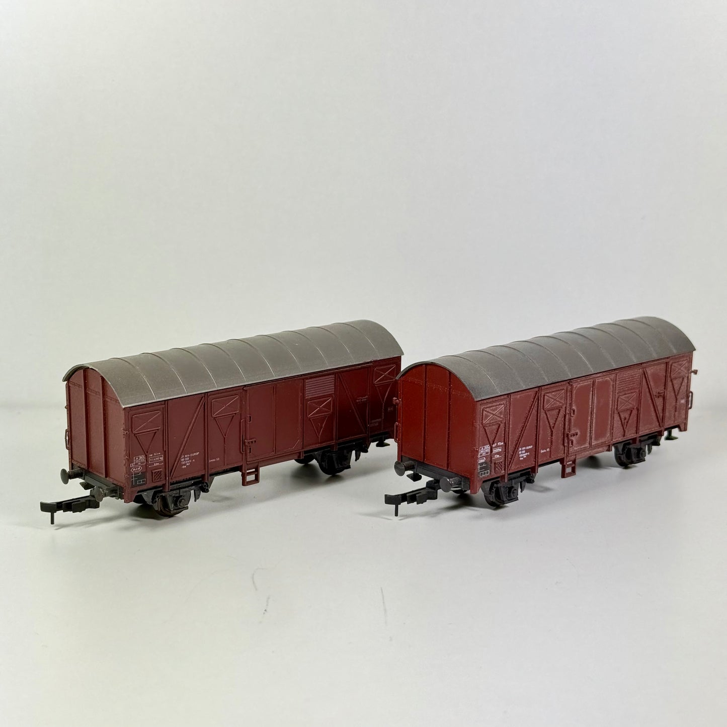 Roco 2x geschlossener Güterwagen DC H0