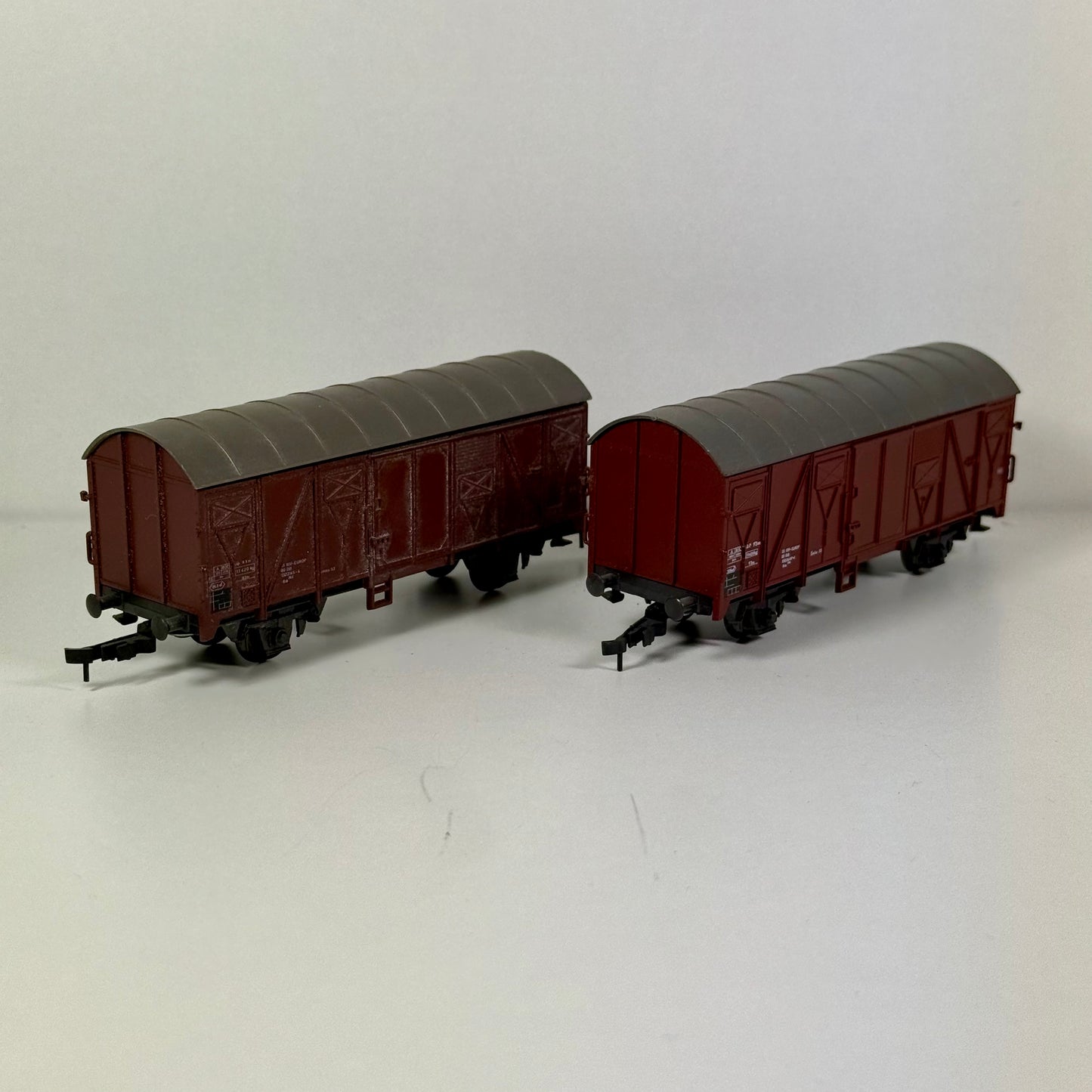 Roco 2x geschlossener Güterwagen DC H0