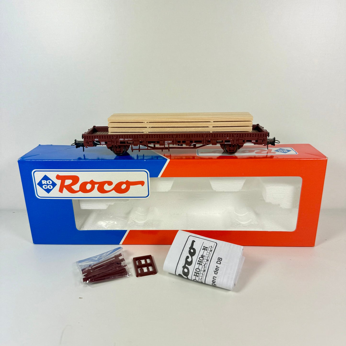 Roco 46306.A Niederbordwagen mit Holz DB DC H0