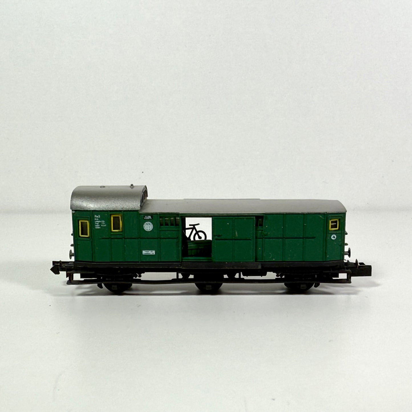 Arnold 4x Personenwagen Spur N