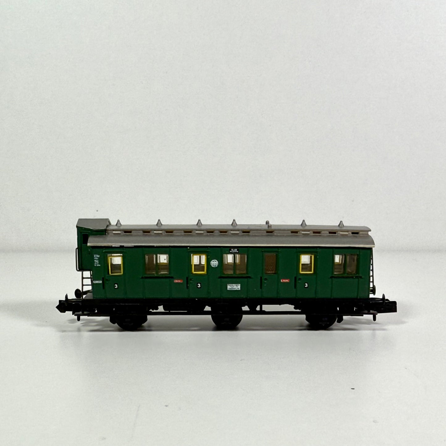 Arnold 4x Personenwagen Spur N