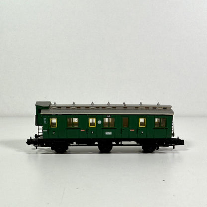 Arnold 4x Personenwagen Spur N