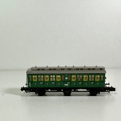 Arnold 4x Personenwagen Spur N